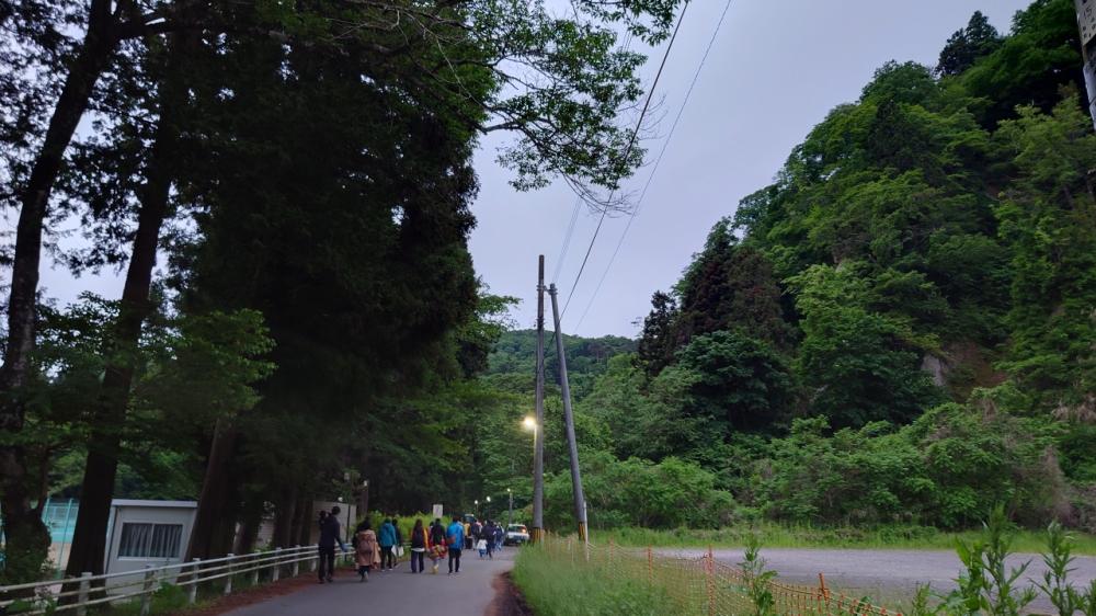 街灯がつき始めた